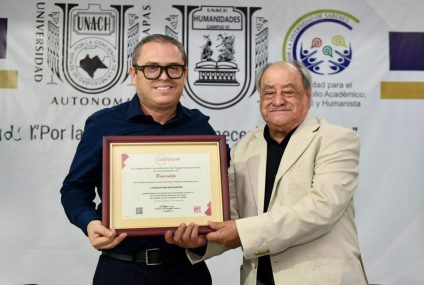 Entregan segunda acreditación nacional a la Licenciatura en Filosofía que se imparte en la UNACH