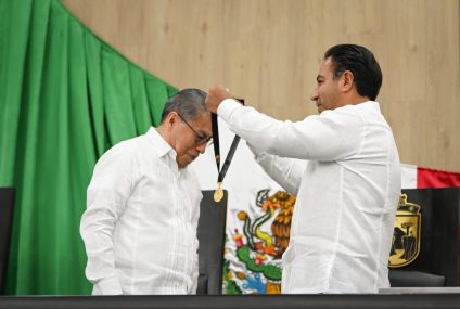 Gobernador Eduardo Ramírez Aguilar impone medalla “Ángel Albino Corzo Castillejo” a Florentino Pérez