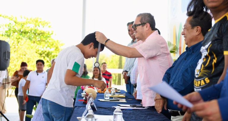 Premian en la UNACH a los ganadores de la Fase Estatal de la Olimpiada Mexicana de Matemáticas
