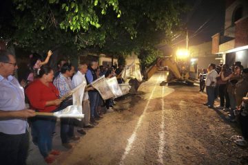 Inicia Angel Torres una calle más en el Fraccionamiento La Salle