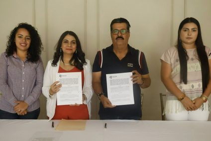 Magaly Arellano, titular del TEECH firma en 𝐓𝐨𝐧𝐚𝐥𝐚́ 𝐜𝐨𝐧𝐯𝐞𝐧𝐢𝐨 𝐡𝐢𝐬𝐭𝐨́𝐫𝐢𝐜𝐨 para combatir la violencia política contra las mujeres