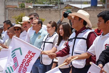 Gobernador Eduardo Ramírez y alcaldesa Valeria Rosales dan banderazo de construcción de cancha