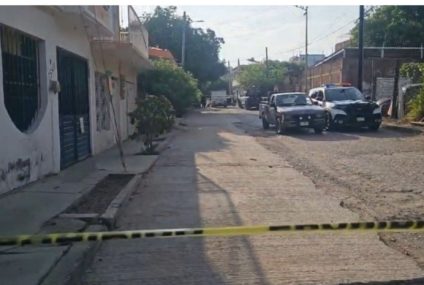 Dos muertos en operativo en el que f𝐮𝐞𝐫𝐳𝐚𝐬 𝐝𝐞 𝐬𝐞𝐠𝐮𝐫𝐢𝐝𝐚𝐝 𝐫𝐞𝐩𝐞𝐥𝐞𝐧 𝐚𝐠𝐫𝐞𝐬𝐢𝐨́𝐧 𝐚𝐫𝐦𝐚𝐝𝐚 en Tuxtla Gutiérrez