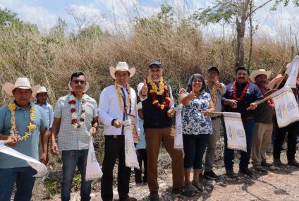 Angel Torres da banderazo a más de 1,400 metros lineales de calles con revestimiento en Plan de Ayala y Emiliano Zapata