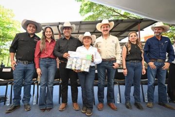 Eduardo Ramírez encabeza arranque de campaña preventiva contra el gusano barrenador en Chiapas Eduardo Ramírez encabeza arranque de campaña preventiva contra el gusano barrenador en Chiapas