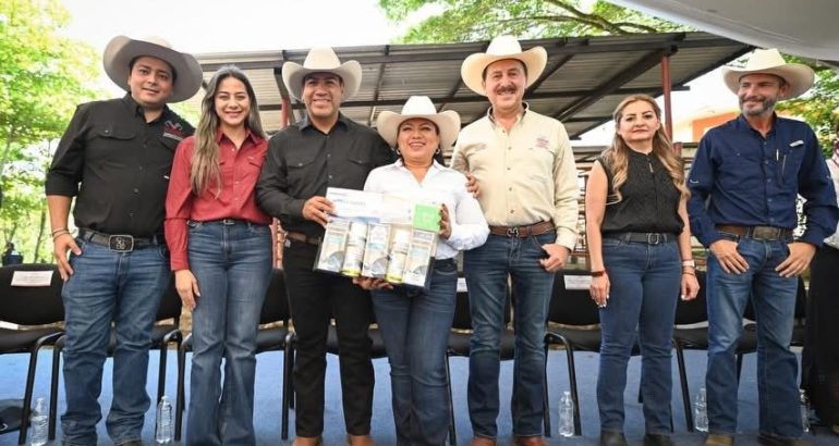 Eduardo Ramírez encabeza arranque de campaña preventiva contra el gusano barrenador en Chiapas Eduardo Ramírez encabeza arranque de campaña preventiva contra el gusano barrenador en Chiapas