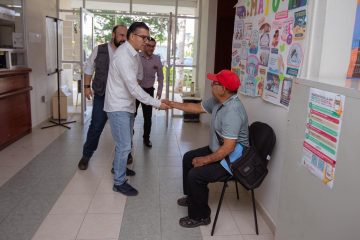 Titular del Isstech Luis Ignacio Avendaño, recorre la Clínica Externa de Villaflores