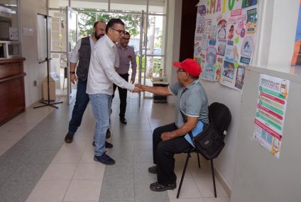 Titular del Isstech Luis Ignacio Avendaño, recorre la Clínica Externa de Villaflores