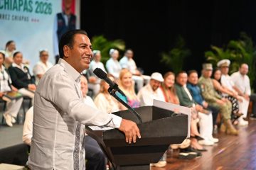 Eduardo Ramírez Aguilar reconoce al personal de enfermería e instala el Comité Estatal de Partería Eduardo Ramírez Aguilar reconoce al personal de enfermería e instala el Comité Estatal de Partería