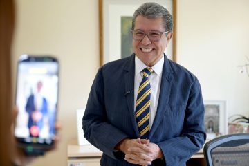 Ricardo Monreal recibe propuesta del Consejo General del INE en materia electoral Ricardo Monreal recibe propuesta del Consejo General del INE en materia electoral