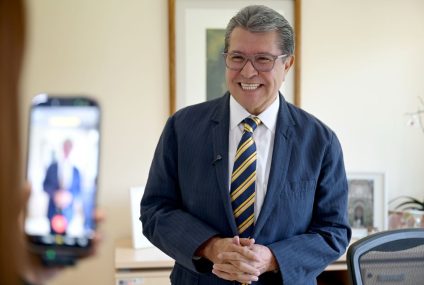 Ricardo Monreal recibe propuesta del Consejo General del INE en materia electoral