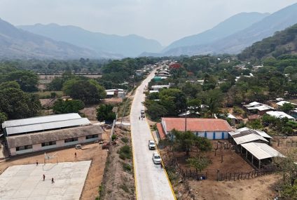 Valeria Rosales inaugura calle en Unión y Progreso
