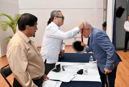 Reconoce UNACH a docentes con más de 25 años de servicio en los Campus de Tuxtla Gutiérrez y San Cristóbal de Las Casas