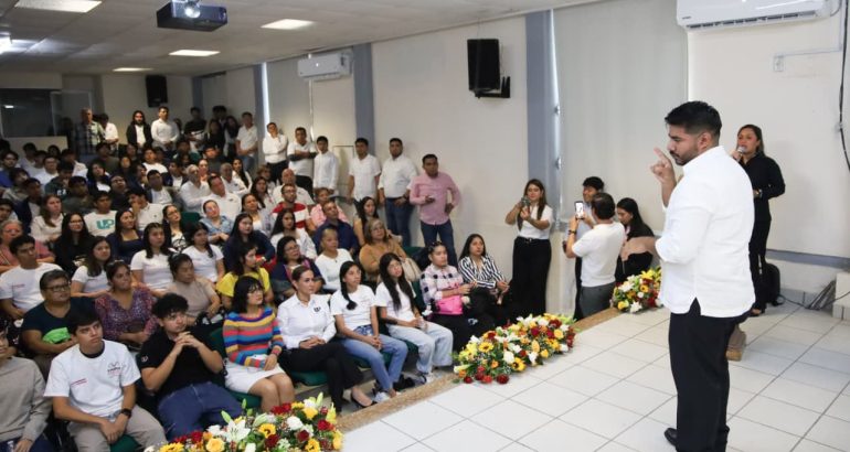 Refrenda Secretaría de Educación compromiso con la comunidad sorda y la transformación social