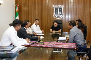 Juan Carlos Moreno Guillén recibe a representantes de la comunidad Victoria Campesina de Las Margaritas Juan Carlos Moreno Guillén recibe a representantes de la comunidad Victoria Campesina de Las Margaritas