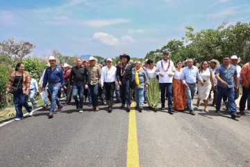 Eduardo Ramírez lleva apoyos productivos y obras prioritarias a La Concordia y Villa Corzo Eduardo Ramírez lleva apoyos productivos y obras prioritarias a La Concordia y Villa Corzo