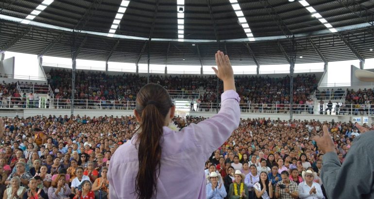 Marco Antonio Barba y Valeria Rosales encabezan entrega de semilla de maíz a 3000 mujeres del campo Marco Antonio Barba y Valeria Rosales encabezan entrega de semilla de maíz a 3000 mujeres del campo