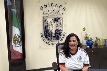 “En el partido de la formación profesional, en «tiempo complementario» aún pueden anotar su mejor gol estudiando en la UNICACH”: rectora Fanny López Jiménez “En el partido de la formación profesional, en «tiempo complementario» aún pueden anotar su mejor gol estudiando en la UNICACH”: rectora Fanny López Jiménez