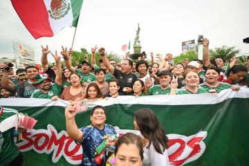 Festeja Eduardo Ramírez con afición chiapaneca el triunfo de México en el Mundial Festeja Eduardo Ramírez con afición chiapaneca el triunfo de México en el Mundial