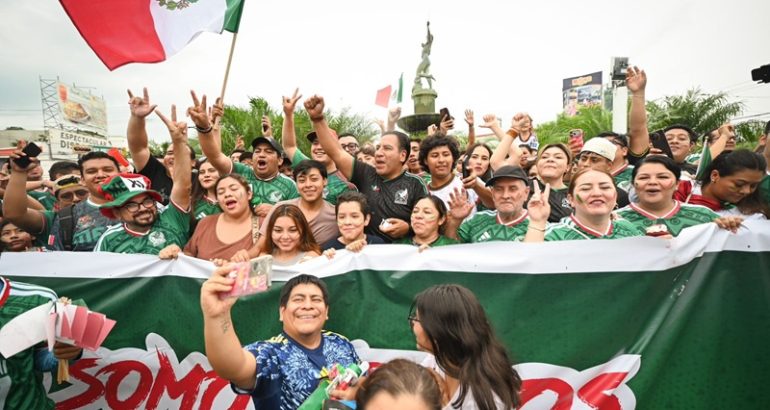 Festeja Eduardo Ramírez con afición chiapaneca el triunfo de México en el Mundial Festeja Eduardo Ramírez con afición chiapaneca el triunfo de México en el Mundial