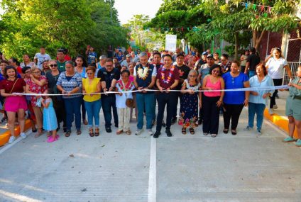 Angel Torres inaugura una calle más en Paulino Aguilar