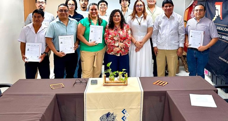 Certifica UNICACH a personal que brinda atención a equipo médico universitario Certifica UNICACH a personal que brinda atención a equipo médico universitario