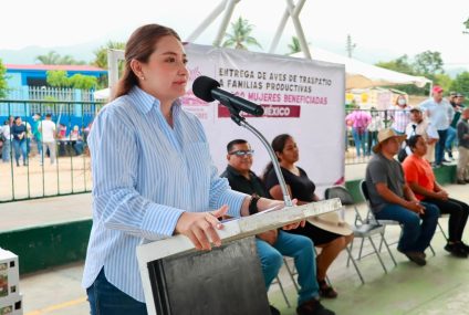 Entregan mil paquetes de aves de traspatio a mujeres en Nuevo México