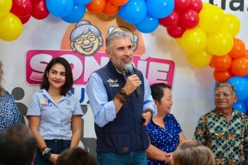 Beneficia Angel Torres con más de 170 prótesis dentales a abuelitas y abuelitos