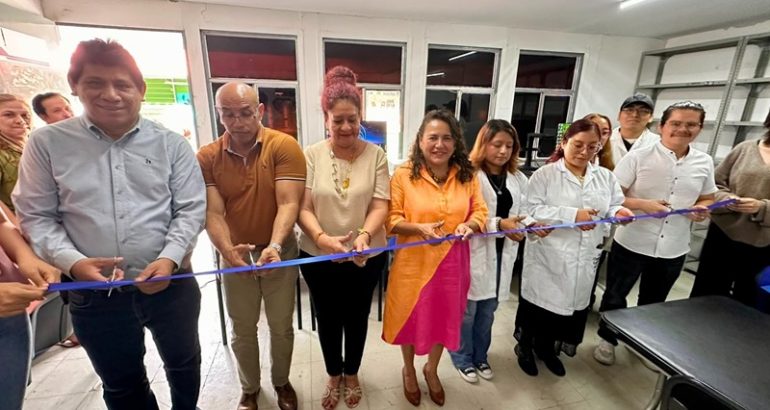 Inaugura rectora de UNICACH Fanny López Jiménez nuevo Laboratorio de Archivo en Facultad de Humanidades Inaugura rectora de UNICACH Fanny López Jiménez nuevo Laboratorio de Archivo en Facultad de Humanidades