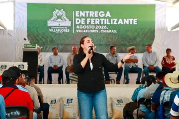 Valeria Rosales encabeza entrega de 12 mil bolsas de fertilizante a hombres del campo