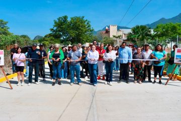 Inauguran calle de concreto hidráulico en La Sirena Inauguran calle de concreto hidráulico en La Sirena