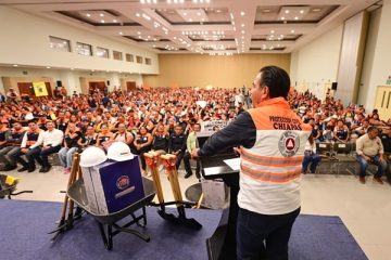 Eduardo Ramírez entrega equipamiento para reforzar la protección civil ante la temporada de lluvias en Tuxtla