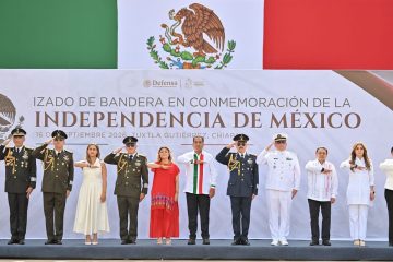 Eduardo Ramírez presencia el Desfile Militar acompañado por miles de chiapanecas y chiapanecos Eduardo Ramírez presencia el Desfile Militar acompañado por miles de chiapanecas y chiapanecos