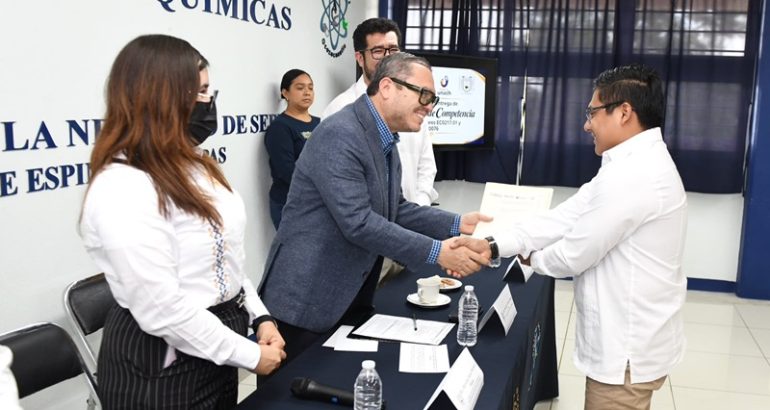 Fortalecen docentes de la UNACH sus competencias profesionales mediante certificaciones CONOCER