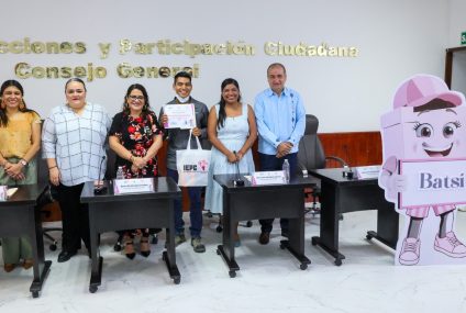 Premia IEPC a ganador del concurso “Encuéntrale nombre a la urna”
