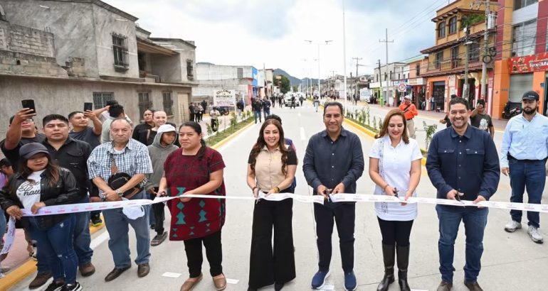 Eduardo Ramírez fortalece la infraestructura de San Cristóbal de Las Casas y entrega escrituras públicas