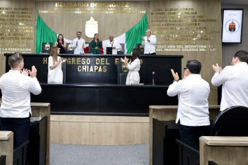 Imponen Medalla al Mérito Cívico “José Artemio López Aguilar” al presbítero Joel Padrón González