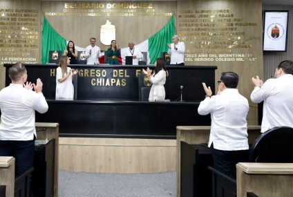 Imponen Medalla al Mérito Cívico “José Artemio López Aguilar” al presbítero Joel Padrón González