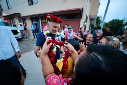 Angel Torres inaugura la calle Francisco Villa junto a las familias de Jardines del Pedregal