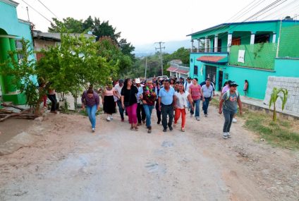 Inicia Angel Torres trabajos de revestimiento en Loma Bonita Terán