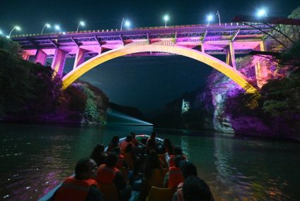 Eduardo Ramírez invita a vivir Nandanda, una travesía nocturna por la memoria del Cañón del Sumidero