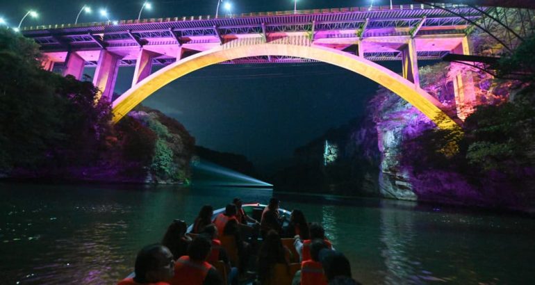 Eduardo Ramírez invita a vivir Nandanda, una travesía nocturna por la memoria del Cañón del Sumidero Eduardo Ramírez invita a vivir Nandanda, una travesía nocturna por la memoria del Cañón del Sumidero