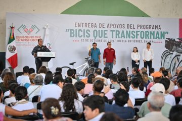 Eduardo Ramírez entrega apoyos de Bicis que Transforman a estudiantes de Tuxtla Gutiérrez 